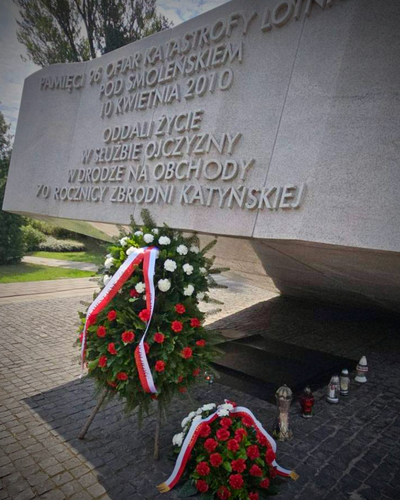 Szef BBN oddał hołd ofiarom katastrofy smoleńskiej