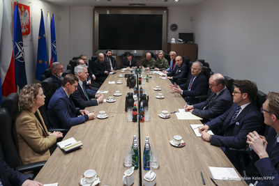 Dyskusja o bezpieczeństwie z prof. Andrew Michtą